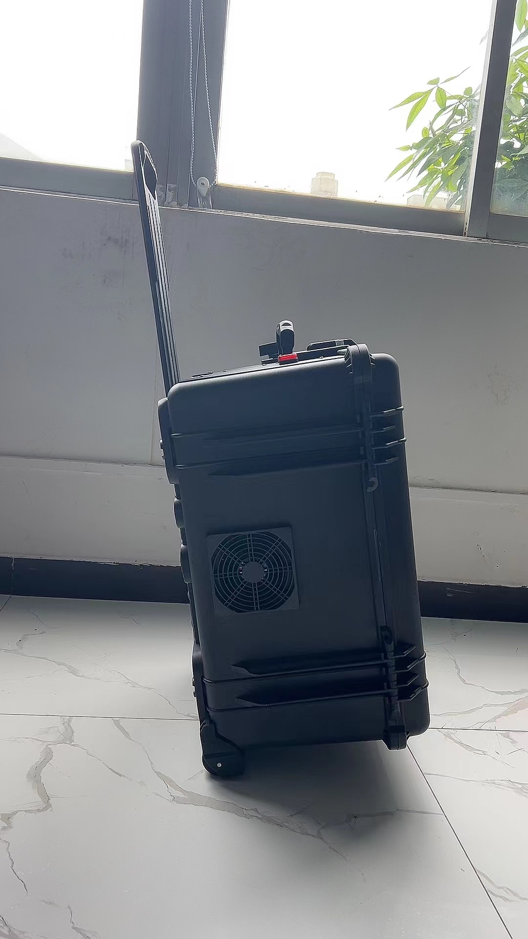 南华手拉箱型移动通信干扰器